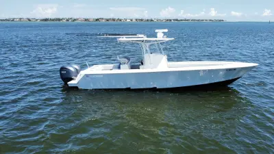 BOATZON | Contender 32 ST 2018