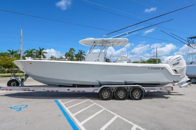 BOATZON | Contender 35 ST 2024