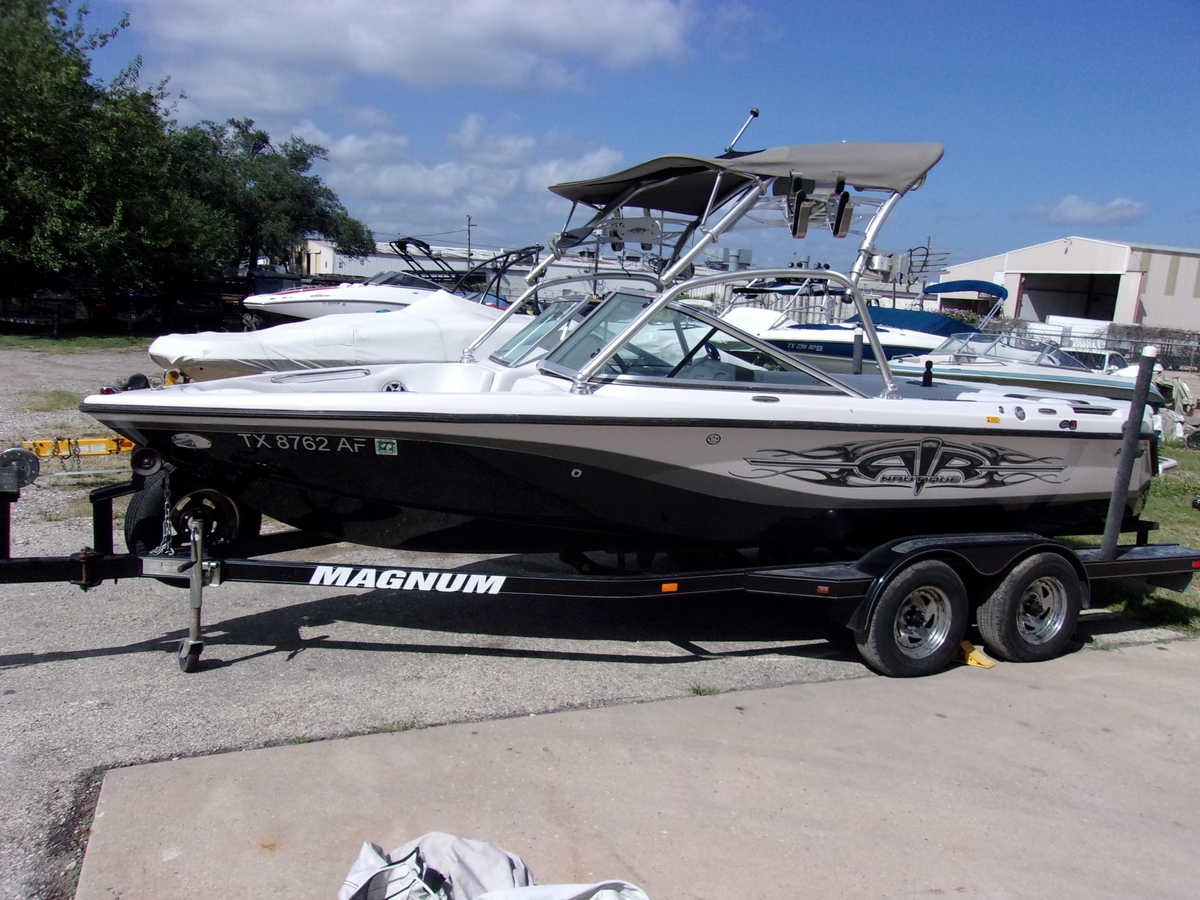 2006 Correct Craft SUPER AIR NAUTIQUE 210 TEAM EDITION - Sold Boat