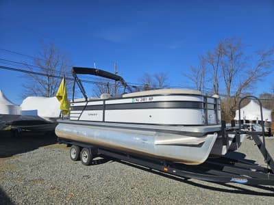 BOATZON | Crest 220 DLX 2021