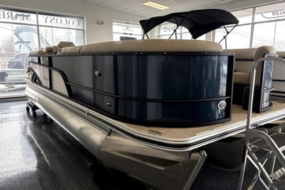 BOATZON | Crest 235 SLC conquest 2026