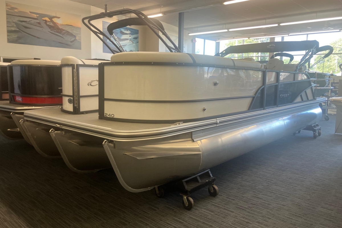 2025 Crest 240 Classic LX SLSC - Sold Boat