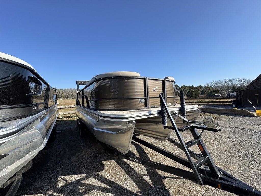 2025 Crest Classic 220 SLRC Tritoon - Sold Boat