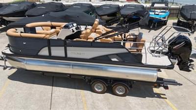 BOATZON | Crest Conquest 215 Tritoon 2026