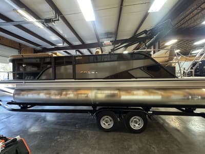 BOATZON | Crest Conquest 230 SLRC 2026