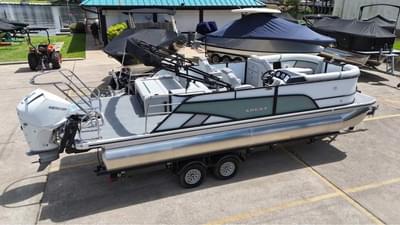 BOATZON | Crest Conquest 230 Tritoon 2026