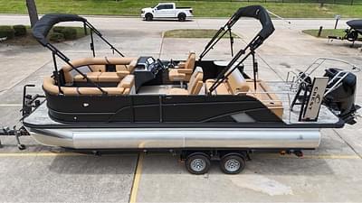 BOATZON | Crest Conquest 230 Tritoon w250 2026