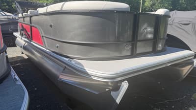 BOATZON | Crest Pontoons Classic 220 SLC 2025