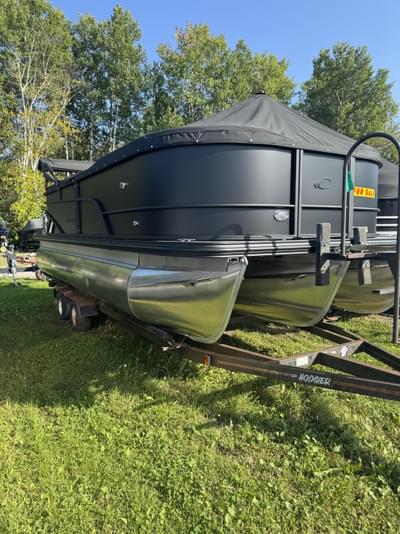 BOATZON | Crest Pontoons Conquest 215 SLC 2026