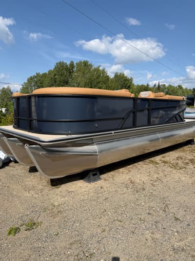 BOATZON | Crest Pontoons Conquest SE 220 SLC 2027