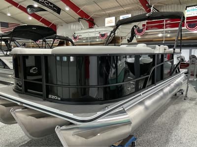 BOATZON | Crest Pontoons Conquest SE 220Cruise 2026