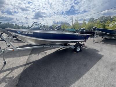 BOATZON | Crestliner 1469 Outreach 2024 BOATZON | Crestliner 1469 Outreach 2024