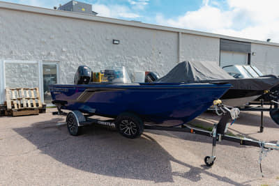 BOATZON | Crestliner 1750 Hawk Side Console 2026