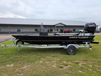 BOATZON | Crestliner 1870 Retriever FCC Foward Console  Tunnel Hull w105 Jet 2026