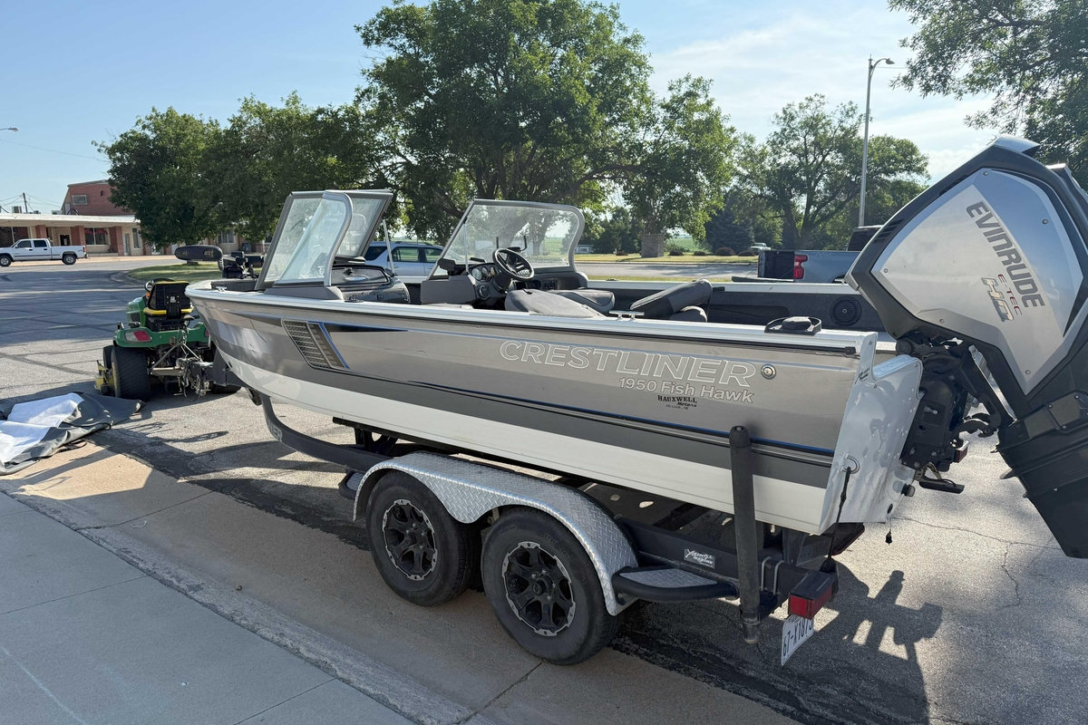 2017 Crestliner 1950 Fish Hawk - Sold Boat