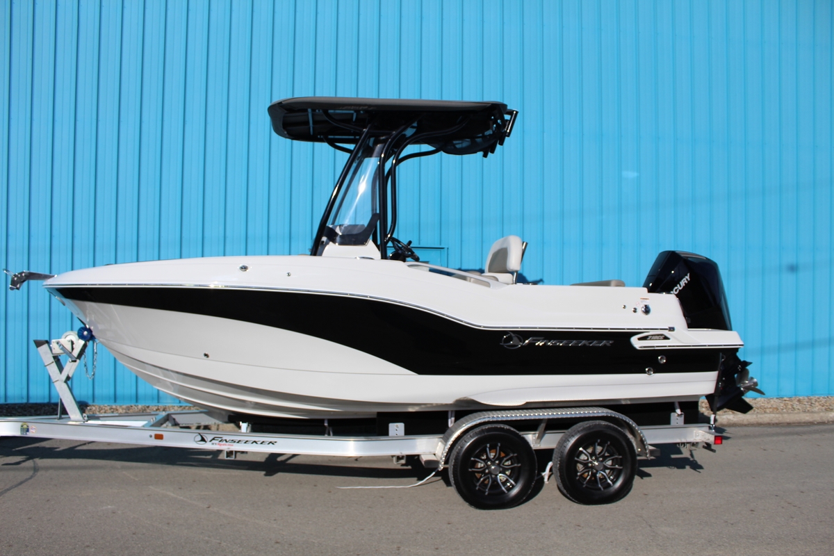 2025 Crownline Crownline 210 CC w 200 Mercury HP 2025 - Sold Boat