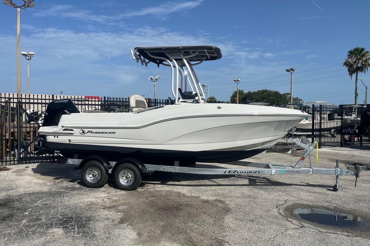 2023 Crownline 220 CC Finseeker - Sold Boat