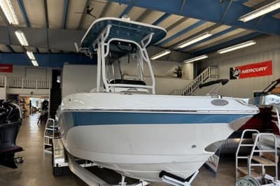 BOATZON | Crownline 230 FinSeeker 2026