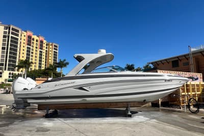 BOATZON | Crownline 310 XSS 2026