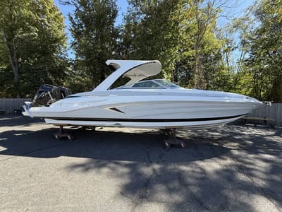 BOATZON | Crownline 318 XSS 2026