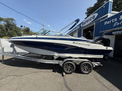 BOATZON | Crownline E220 XS 2026
