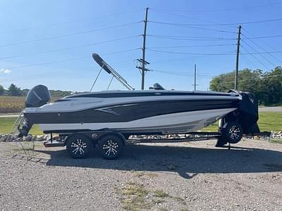 BOATZON | Crownline E225 XS 2023