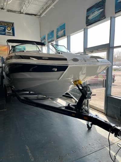 BOATZON | Crownline E235 2023