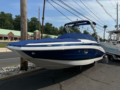 BOATZON | Crownline E260 XS 2025