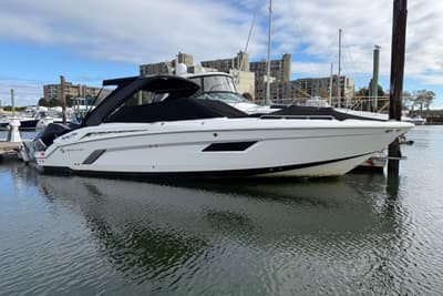 BOATZON | Cruisers 338 CXOB 2021