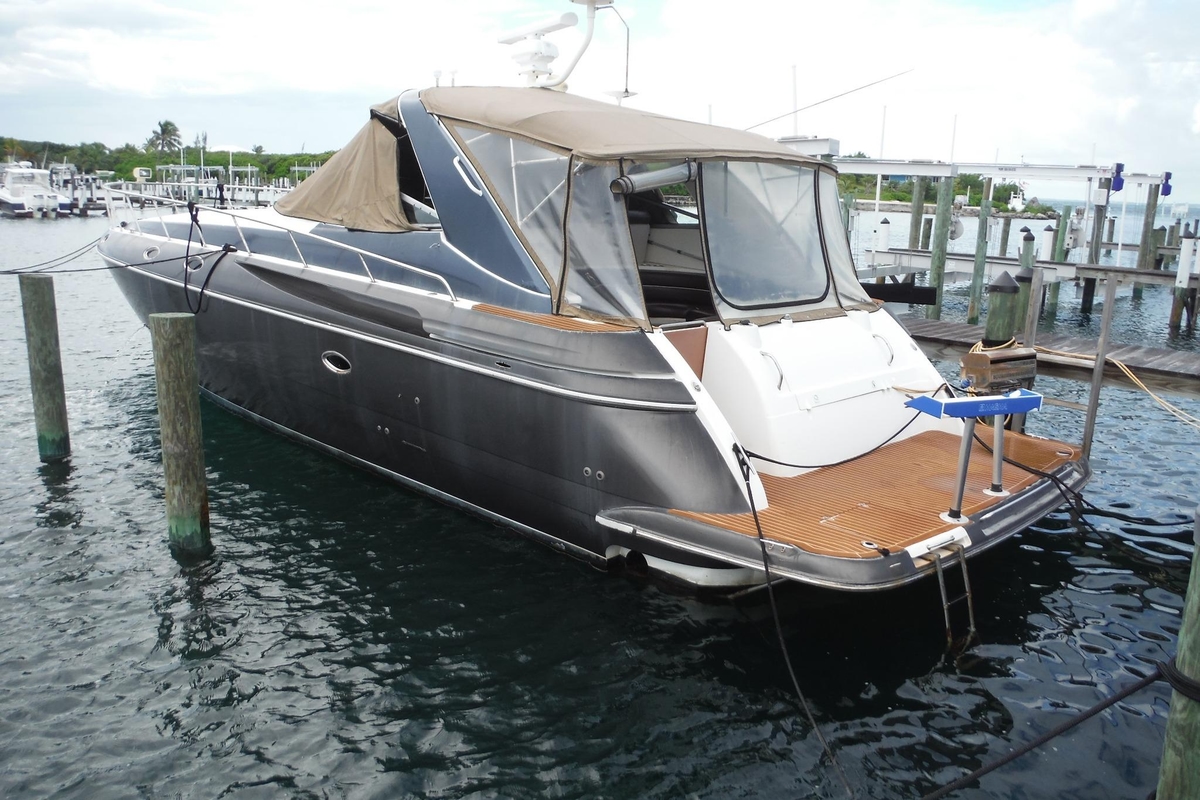 1999 Cruisers 4270 Esprit - Sold Boat