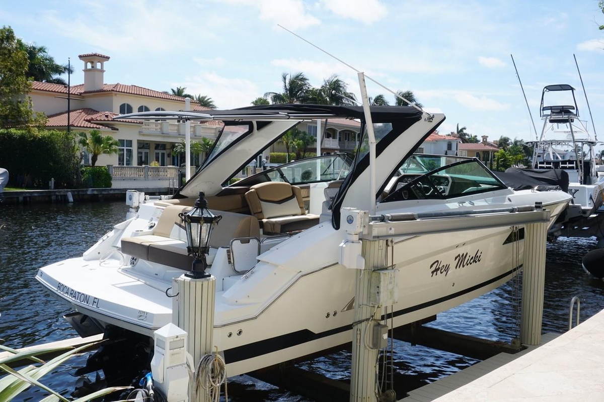Cruisers Sport Series 328 Bow Rider 2015