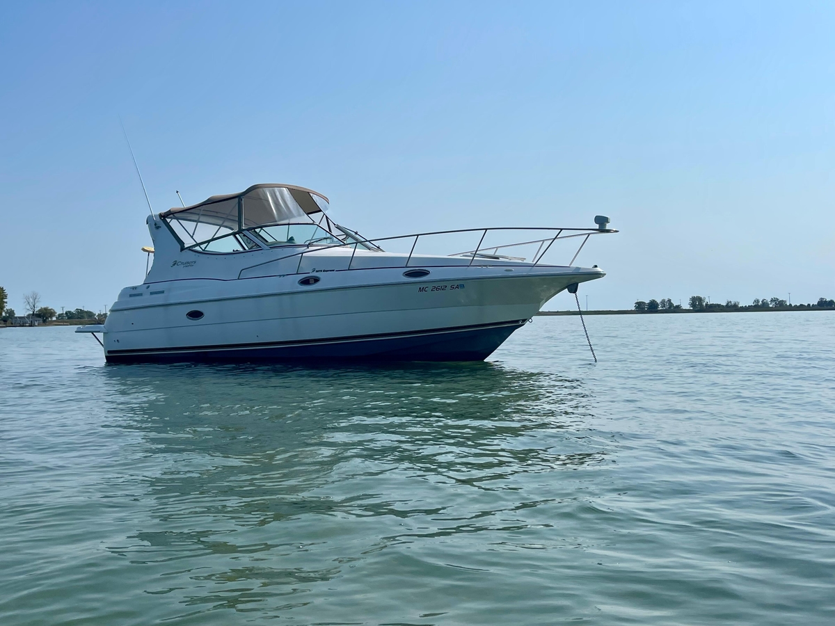 2001 Cruisers Yachts 3075 Express - Sold Boat
