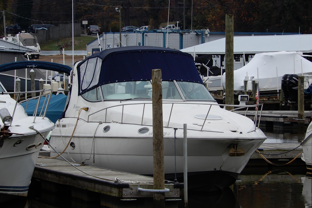 1999 Cruisers Yachts 3075 Rogue - Sold Boat