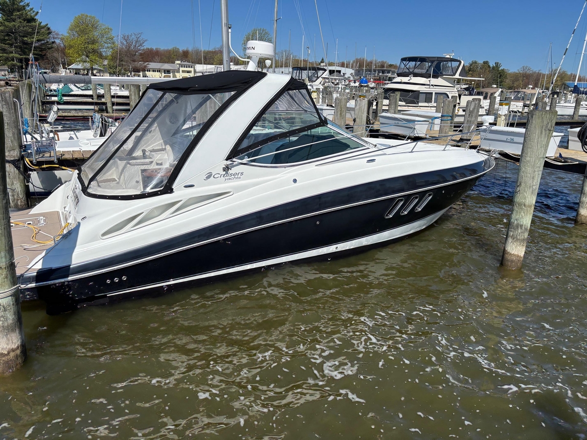 2008 Cruisers Yachts 330 Express - Sold Boat