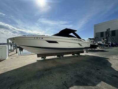BOATZON | Cruisers Yachts 338 2019