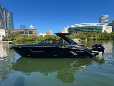 BOATZON | Cruisers Yachts 338 CX South Beach Bow Rider 2022