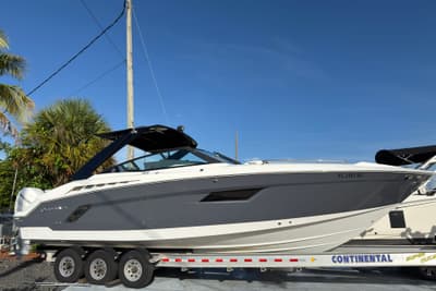 BOATZON | Cruisers Yachts 338 Outboard 2019