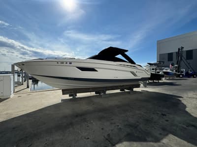 BOATZON | Cruisers Yachts 338 Outboard 2019