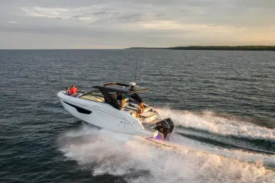 BOATZON | Cruisers Yachts 34 GLS 2026