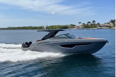 BOATZON | Cruisers Yachts 34 GLS OB 2023