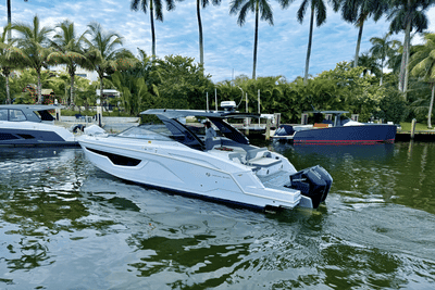 BOATZON | Cruisers Yachts 34 GLS Outboard 2022