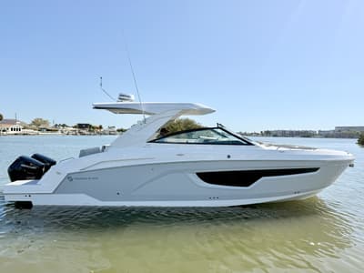 BOATZON | Cruisers Yachts 34 GLS Outboard 2026