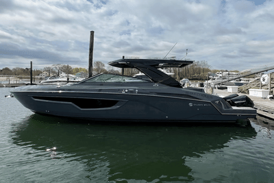 BOATZON | Cruisers Yachts 34 GLS South Beach Outboard 2023