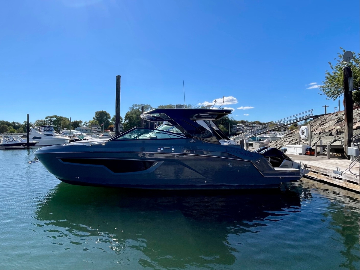 2023 Cruisers Yachts 34 GLS South Beach Outboard - Sold Boat