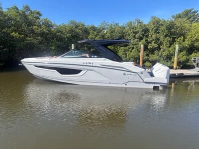 BOATZON | Cruisers Yachts 34 GLS South Beach Outboard 2024