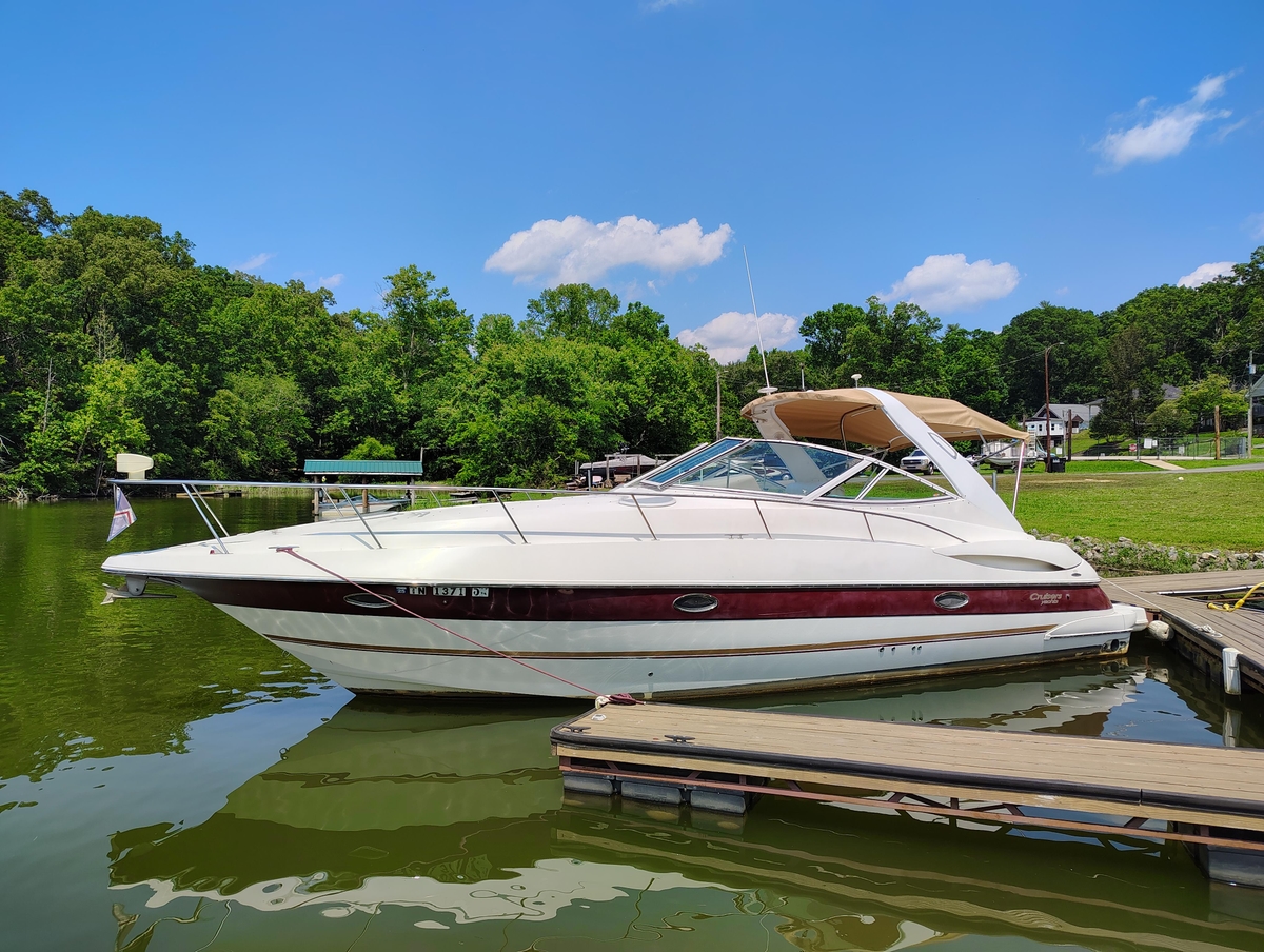 2004 Cruisers Yachts 340 Express - Sold Boat