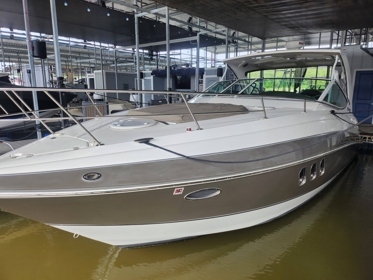 2014 Cruisers Yachts 350 Express - Sold Boat