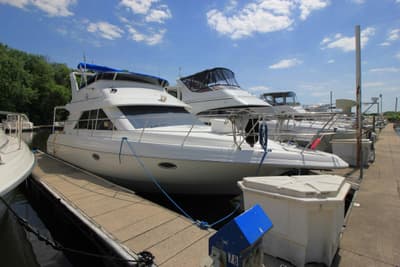 BOATZON | Cruisers Yachts 3580 Flybridge 1996