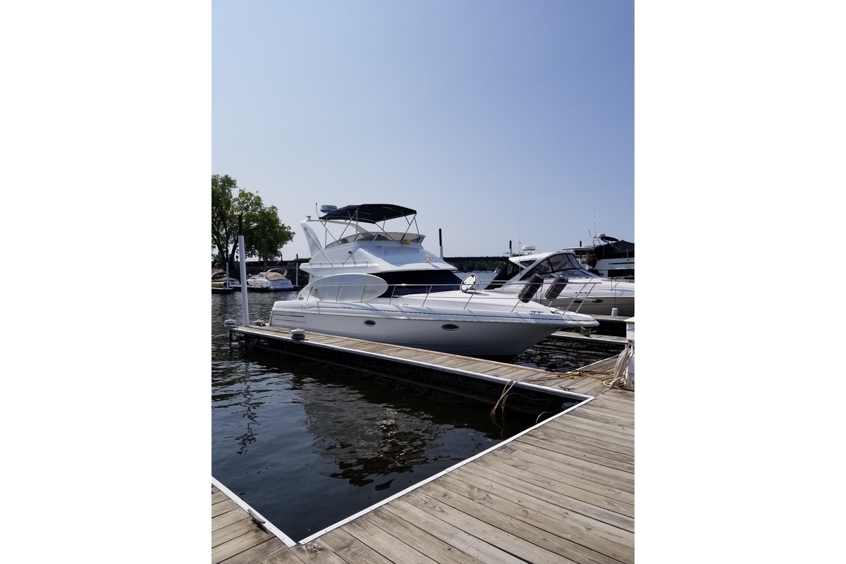 1999 Cruisers Yachts 3585 Flybridge - Sold Boat
