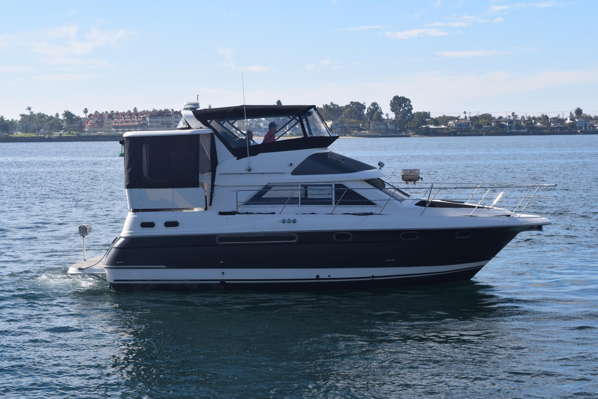 1995 Cruisers Yachts 3650 Aft Cabin - Sold Boat